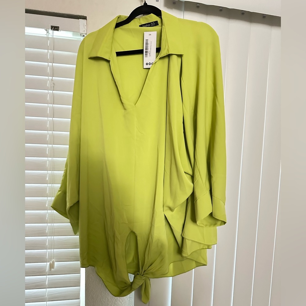 BOOHOO NWT - PLUS TIE FRONT BLOUSE size 22!